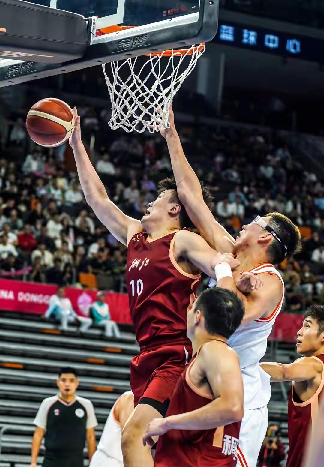 服了服了！这也能输！四川队脸面往哪里放啊！1.四川队周琦，胡金秋，孙铭徽那个不