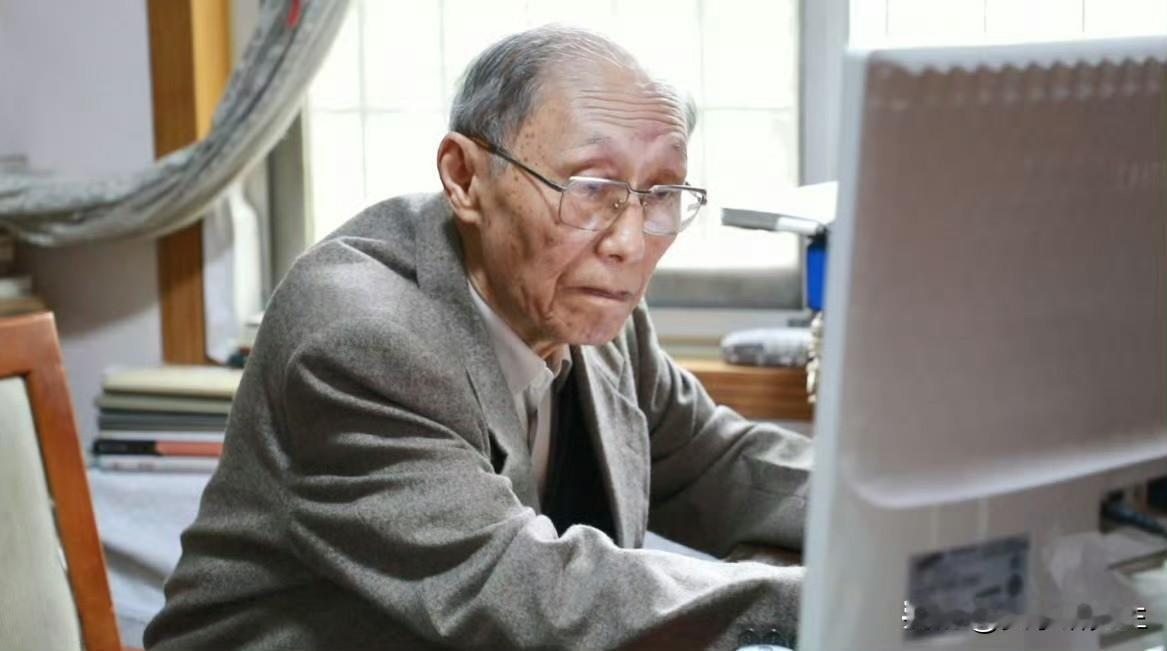 刘道玉离开武大校长位置那天，校园里安静得出奇。这位校长有些特别。他被任命为