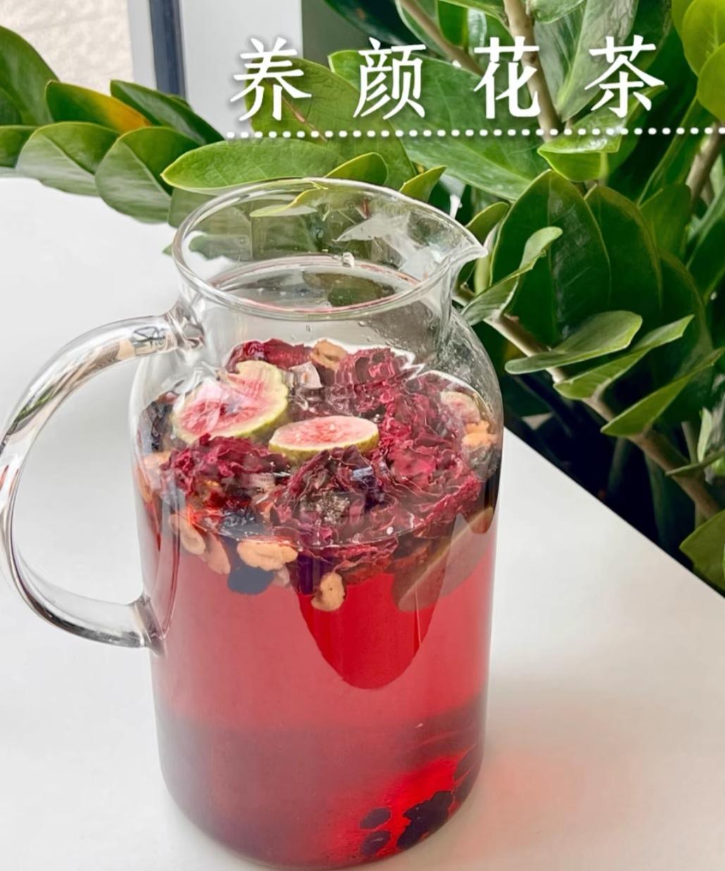 春天适合养肝！推荐四款花茶！第一款:菊花枸杞茶第二款:玫瑰陈皮茶第三款:决
