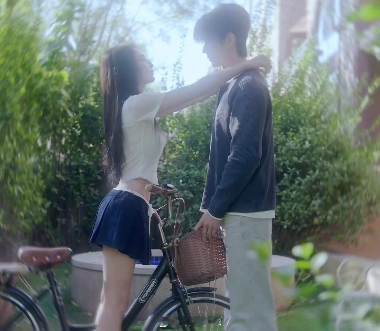 彭小苒的腰是真实存在的吗！​​​