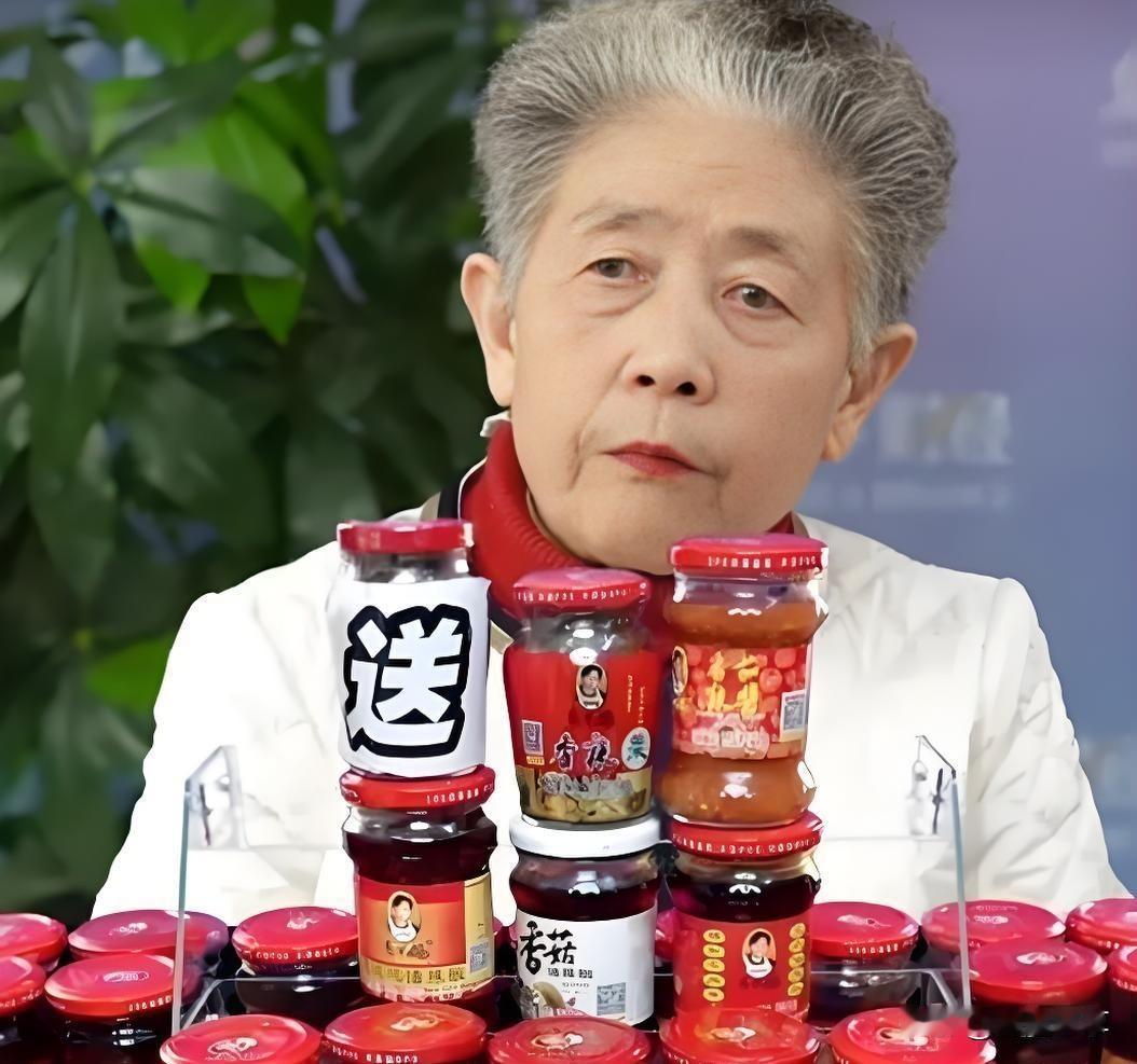 2014年陶华碧退居二线后，儿子们接手管理，因更换辣椒原料等决策失误，导致老干妈