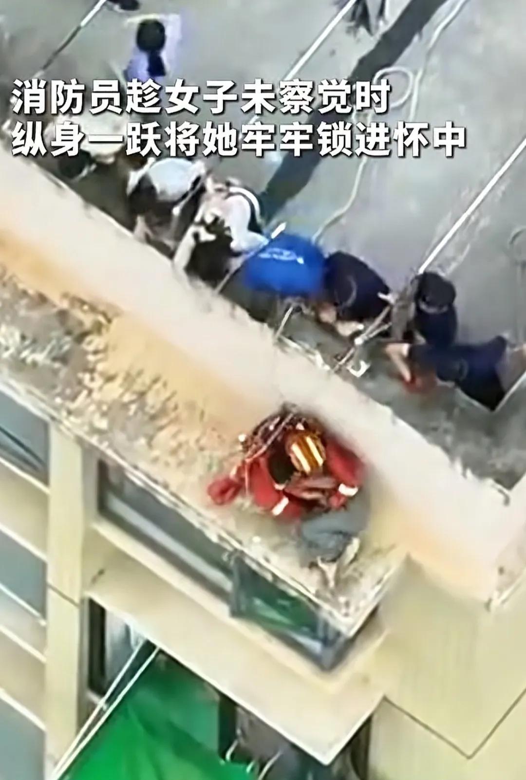 33楼生死瞬间！女儿撕心裂肺哭喊唤醒轻生母亲，消防员飞身一跃震撼全网