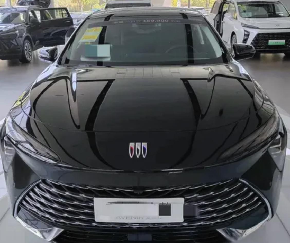 别克君越与福特蒙迪欧在实际使用中的表现，指出君越搭载的9速自动变速箱（9AT）在