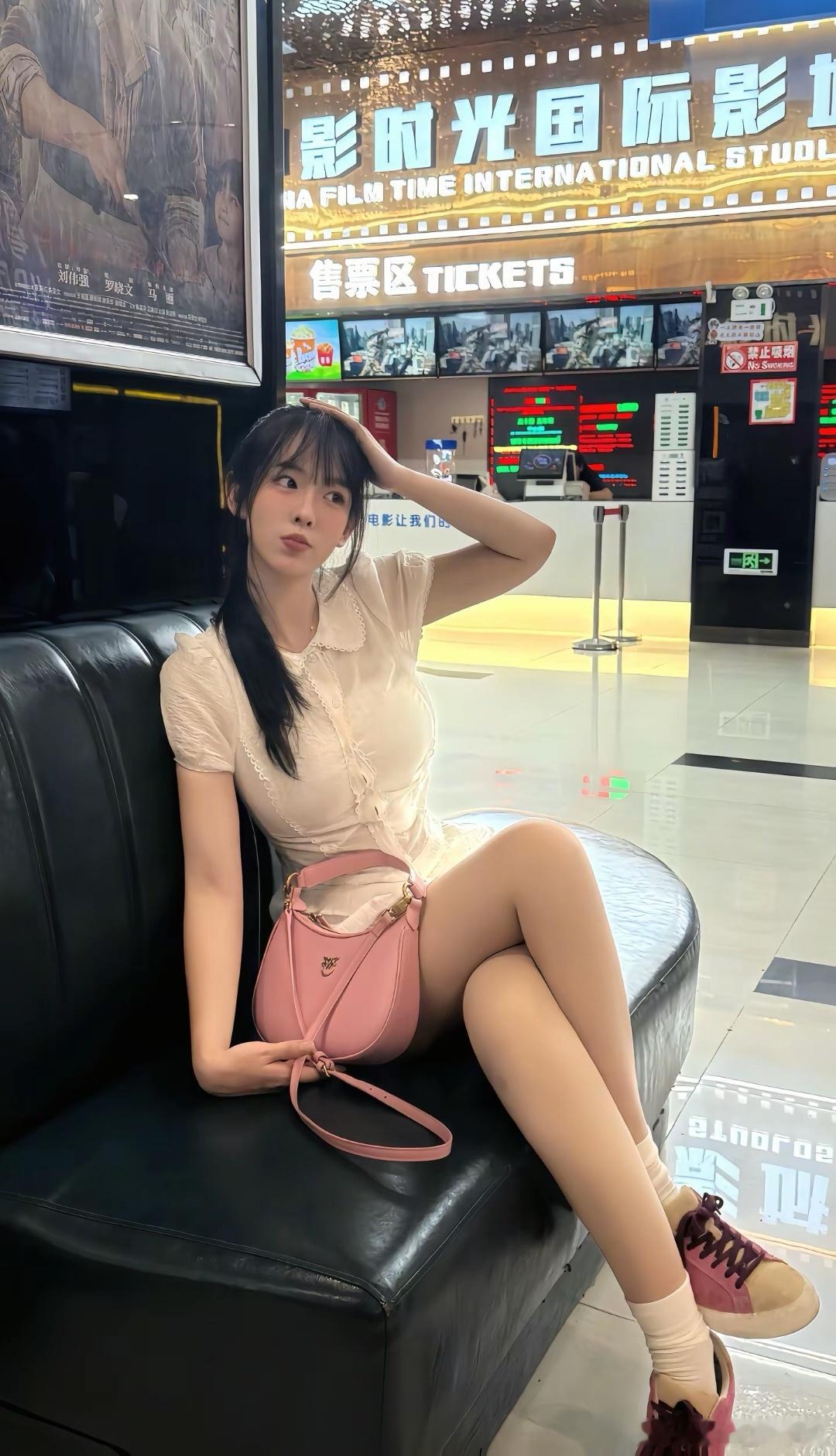 轻熟女神范儿美女精彩人像​​​