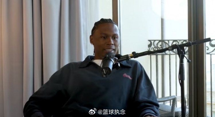 在被问到选科比还是詹姆斯时，骑士前锋沃特森表示：“科比是我篮球梦想的启蒙者，但勒布朗才是我心中的历史