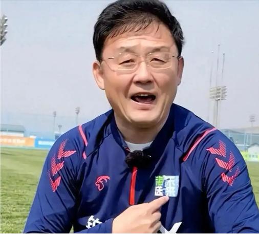 孙继海一句话骂醒国足：连“防内线放外线”都不会，从小练的啥😭刷到一个视频，孙
