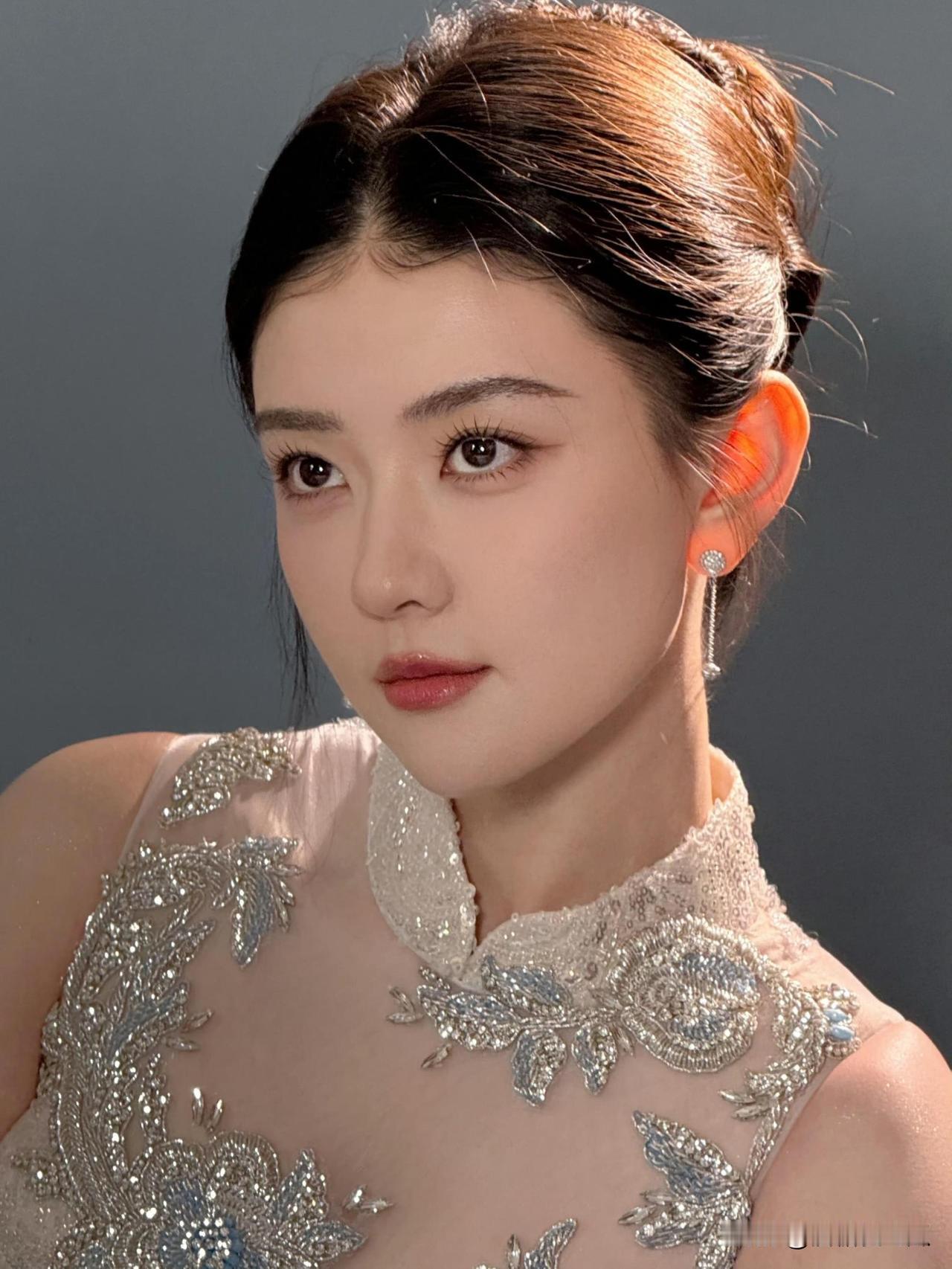 我能接受男主是张凌赫也能接受女主是卢昱晓但看到女二是梁洁我真的不能接受影视