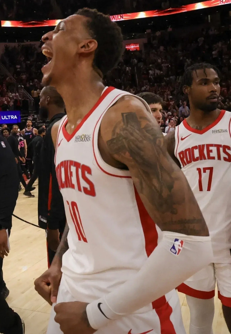 2∶3，火箭还活着！哀兵必胜！没有了杜兰特，火箭反而放下了包袱，打出了自己的特