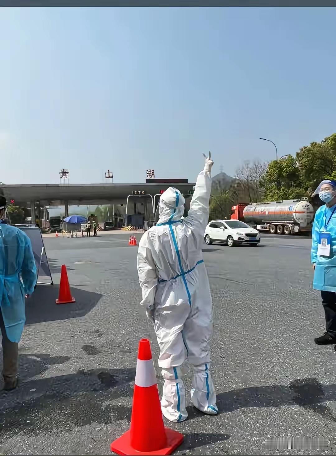 8月10日，浙江杭州一名丈夫深情发文，悼念年仅35岁的妻子聪聪。聪聪是温柔敬业的