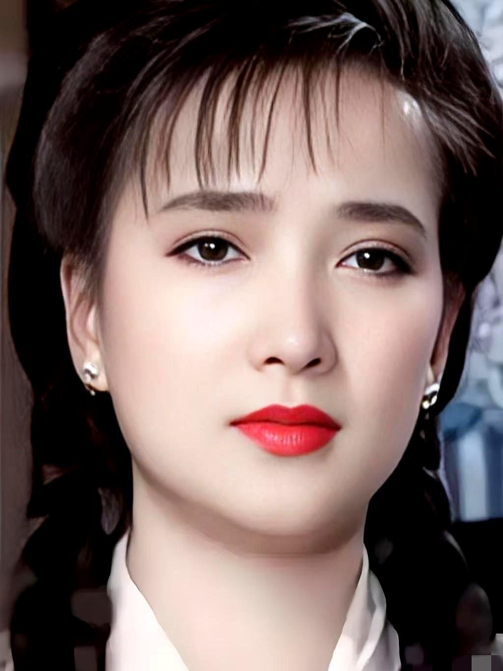 一切都指向一个简单的事实：何晴用一个61岁的生命，演绎了爱、失去和陪伴的全部剧本