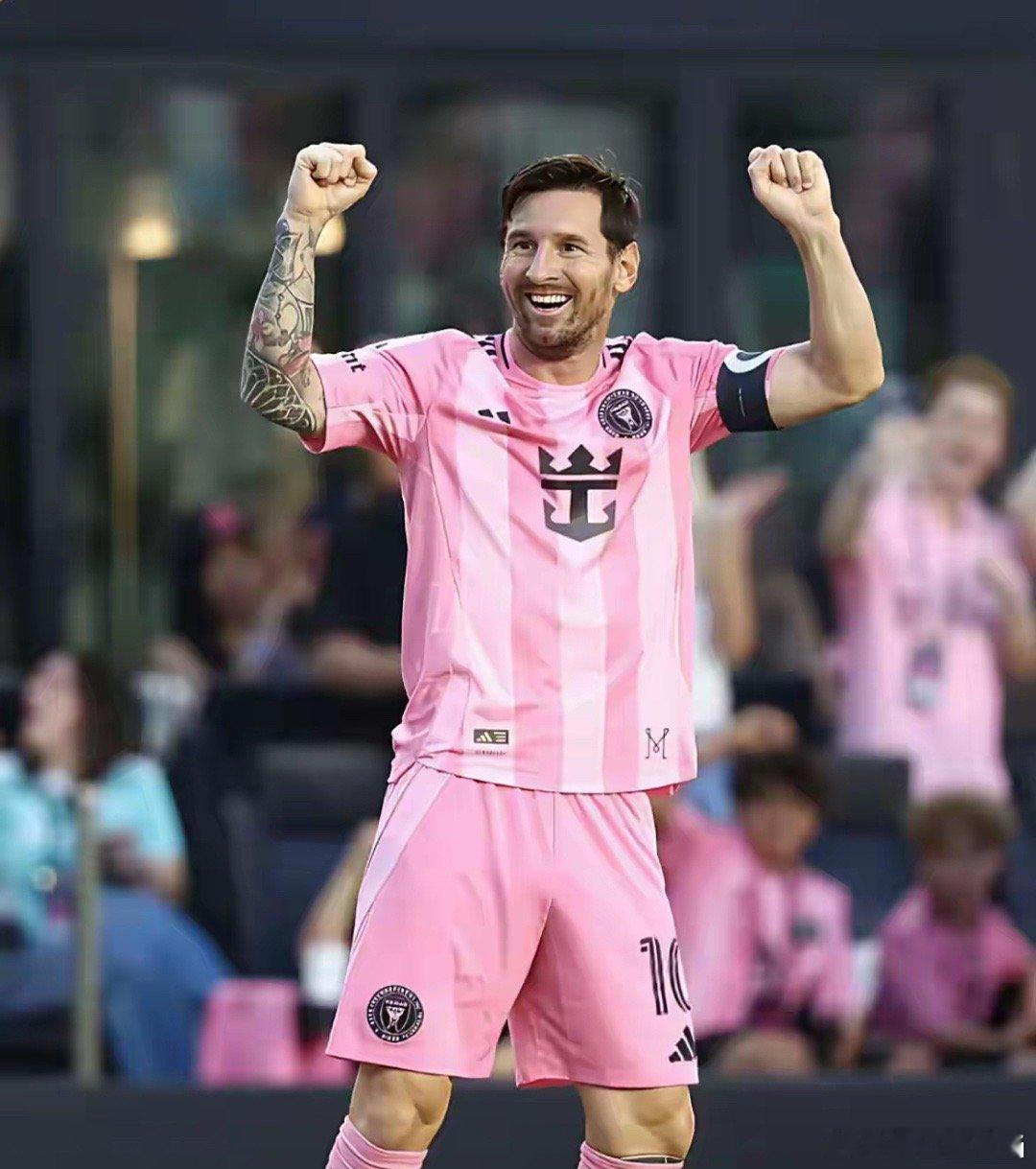 很多人说C罗历史排名第三，虚高。有点低估了C罗的能力，至少有5个纪录很难破。1、