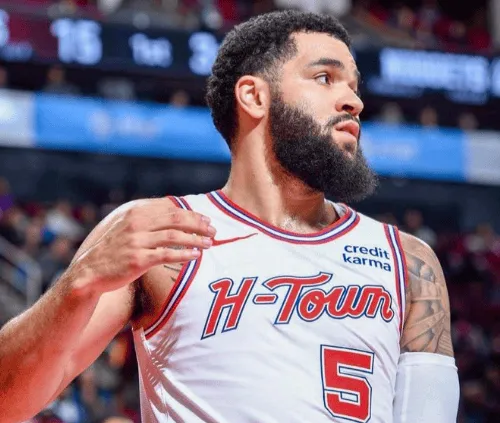 今日，火箭记者Bradeaux更新社媒：“若没有弗雷德-范弗利特，去年火箭几