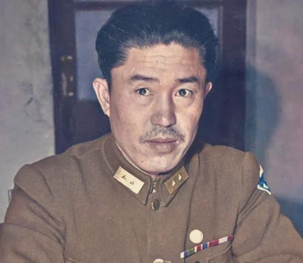 1983年，郑洞国的前妻想复婚，郑洞国的子孙都同意，但郑洞国却摇头拒绝：“她来了