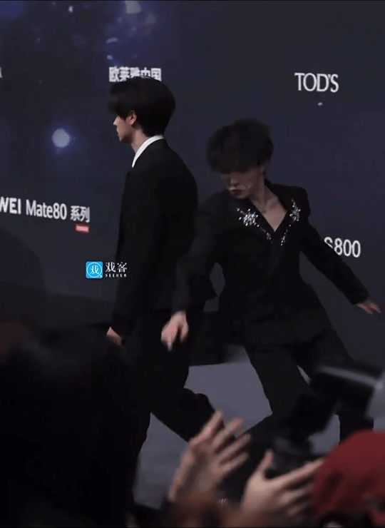 哈哈哈哈哈哈大乐子