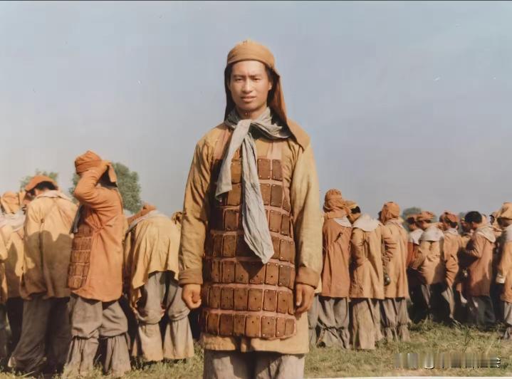 1993年央视拍摄大型古装电视剧《三国演义》的时候。在剧中扮演“魏、蜀、吴”三