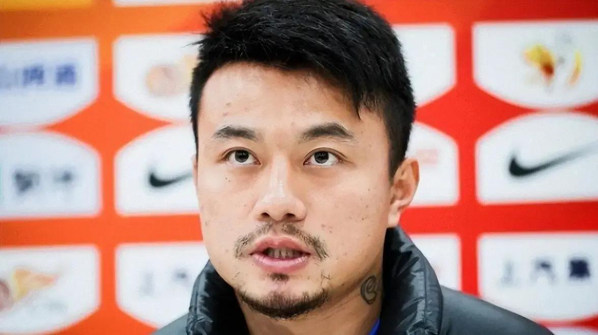 如果斯卢茨基离开申花，名宿曹赟定会不会回归申花加入教练组呢？因为我们知道曹赟定是