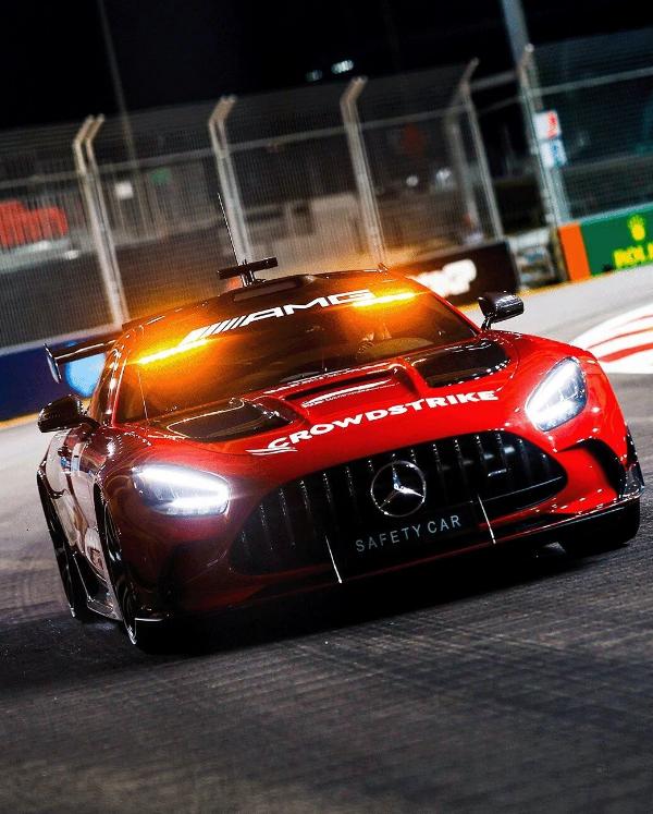 梅奔“火箭车”空降上海，这站F1不只是看热闹那么简单维斯塔潘的私人飞机刚落地虹