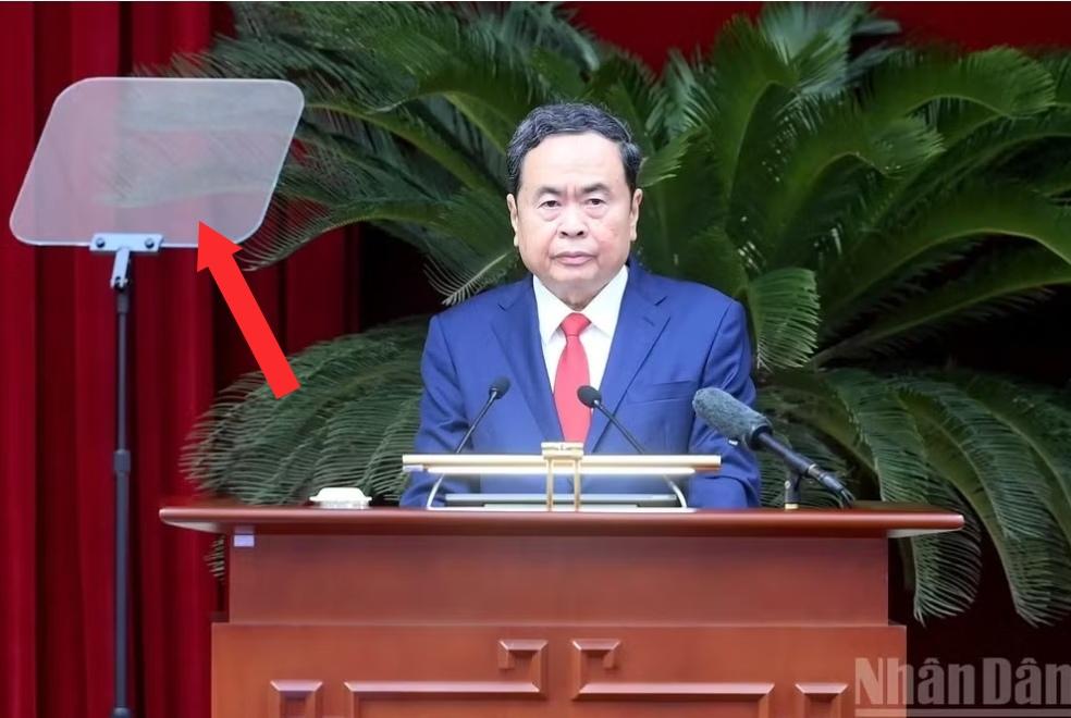 不至于吧？越南开大会，四驾马车上台讲话时，面前竟然还需要一块防弹挡板！在美国