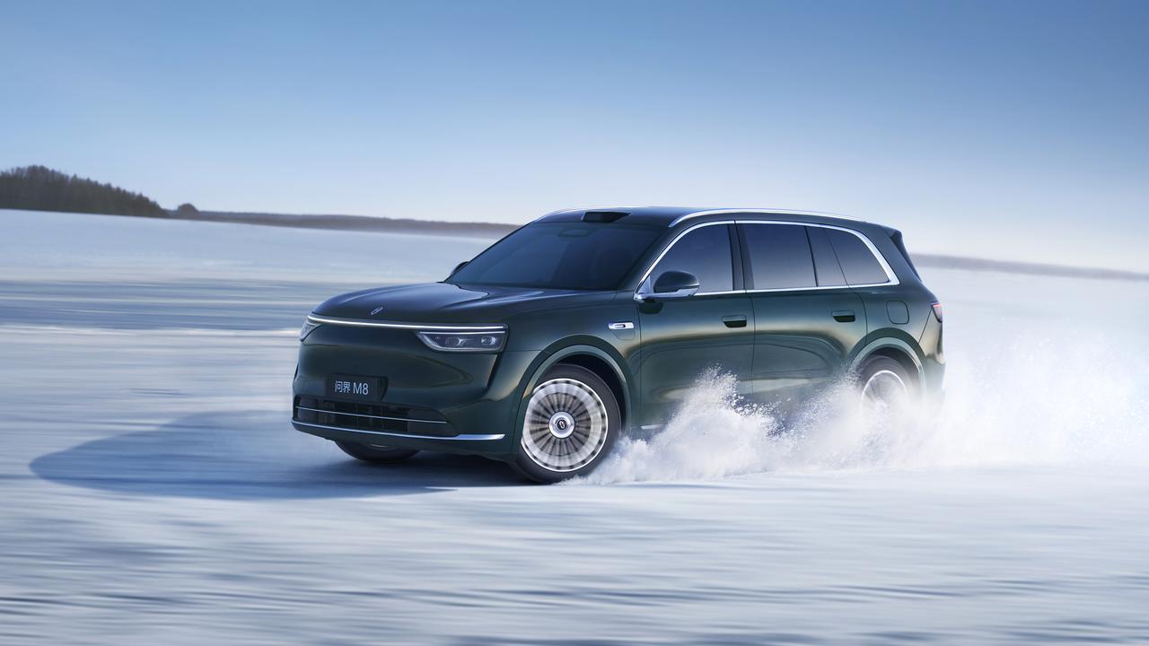 在极致静谧的移动空间内，问界M8卓越的NVH（噪声、振动与声振粗糙度）工程发挥了