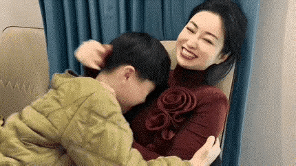 这孩子，是不是应该揍一顿？[捂脸哭]做了他爹想做却不敢做的事！[捂脸哭][捂脸哭]