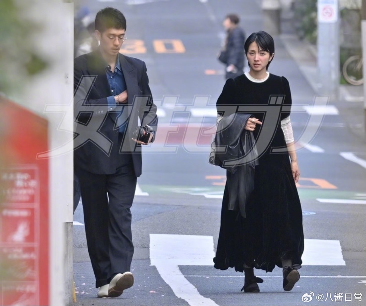 满岛光与老公浅野启介同框满岛光（40岁）于3月31日更新个人ig，宣布怀孕并再婚