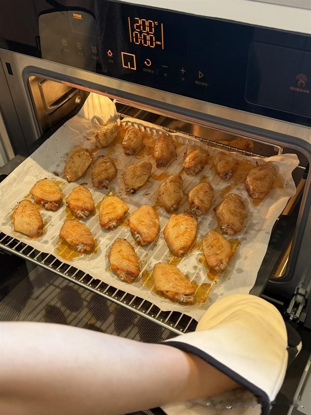 我一位邻居退休4年，基本都是自己一个人在家，日子过得简单又规律。邻居平时很少打扮