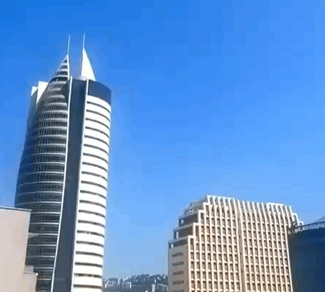 文章标题：最近几天数十名摩萨德就在刚刚，伊朗再次向以色列海法地区发射了弹道导弹