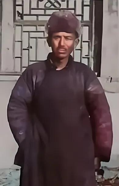 1938年，抗联支队长赵庆吉被五花大绑押下山，出卖的正是跟了他三年的警卫员石景文