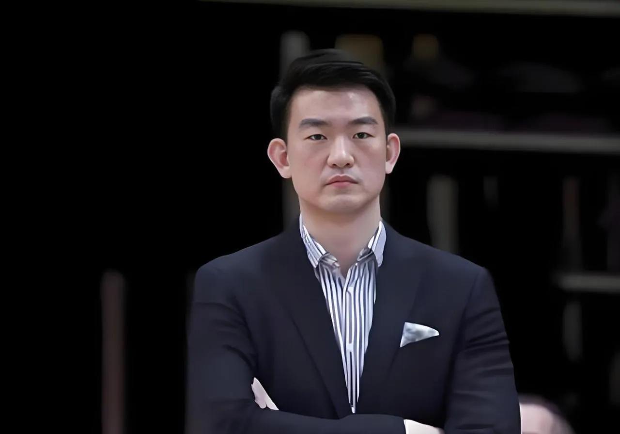 广东球迷坐不住了！卫冕冠军广厦双喜临门，杜锋为何按兵不动？CBA争冠格局一夜