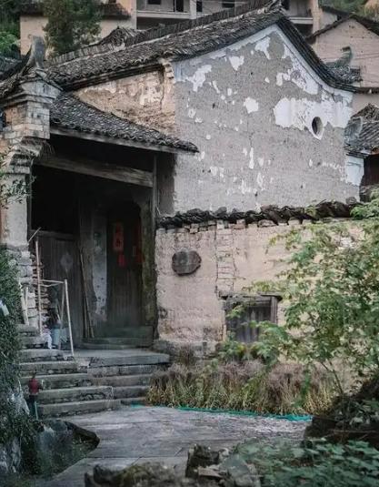 好痛心！9月12日，广西玉林一名3岁宝宝去外婆家玩，离开时，外婆把孩子送到村口，