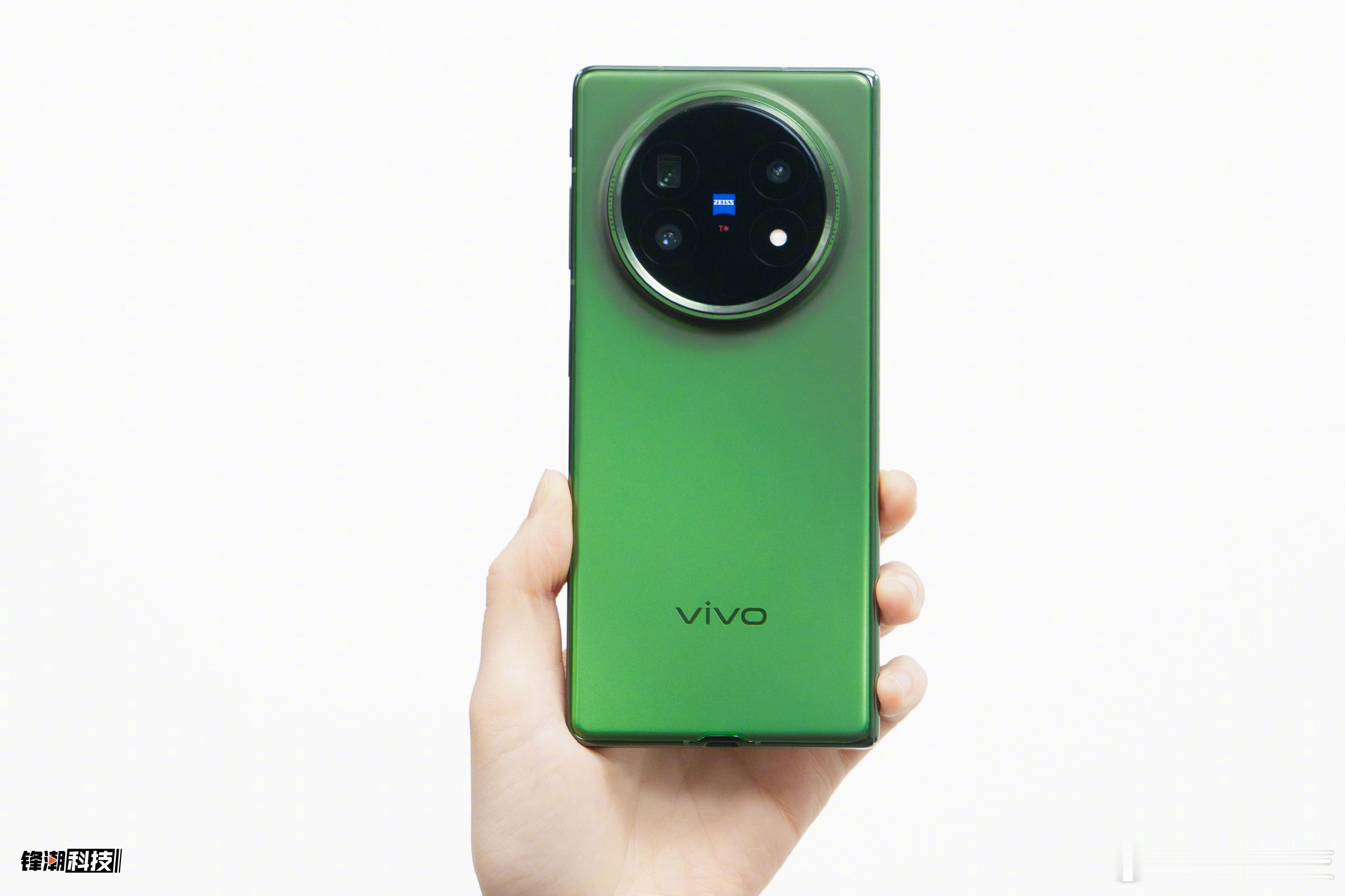 更轻了，更强了。vivoXFold5青松真机实拍。vivoXFo