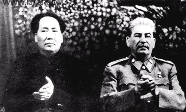 主席当年和斯大林有七分合作三分不合作，但他们内心的深处，一定是惺惺相惜，英雄敬英