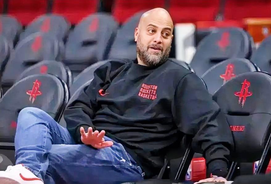 火箭交易霍勒迪2个可行性方案：霍勒迪合同还有三年溢价大合同，是重建球队，为了明