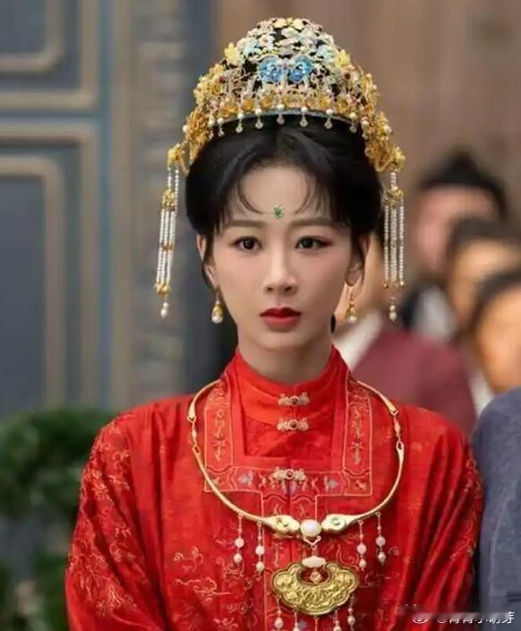 杨紫的剧收视疲软原因很简单，那就是播晚了，被去年的一部短剧捷足先登，题材一模一