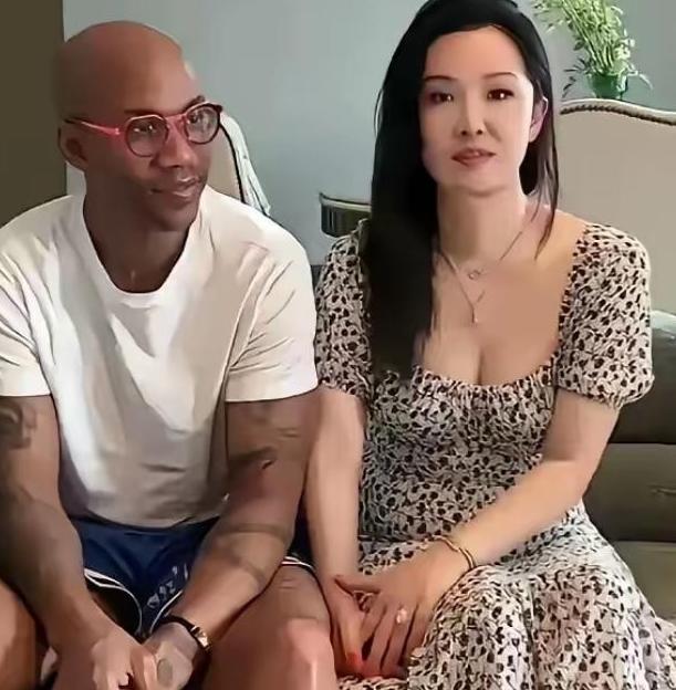 马布里，真正的人生赢家。2023年，马布里结束了与前妻21年的婚姻。前N