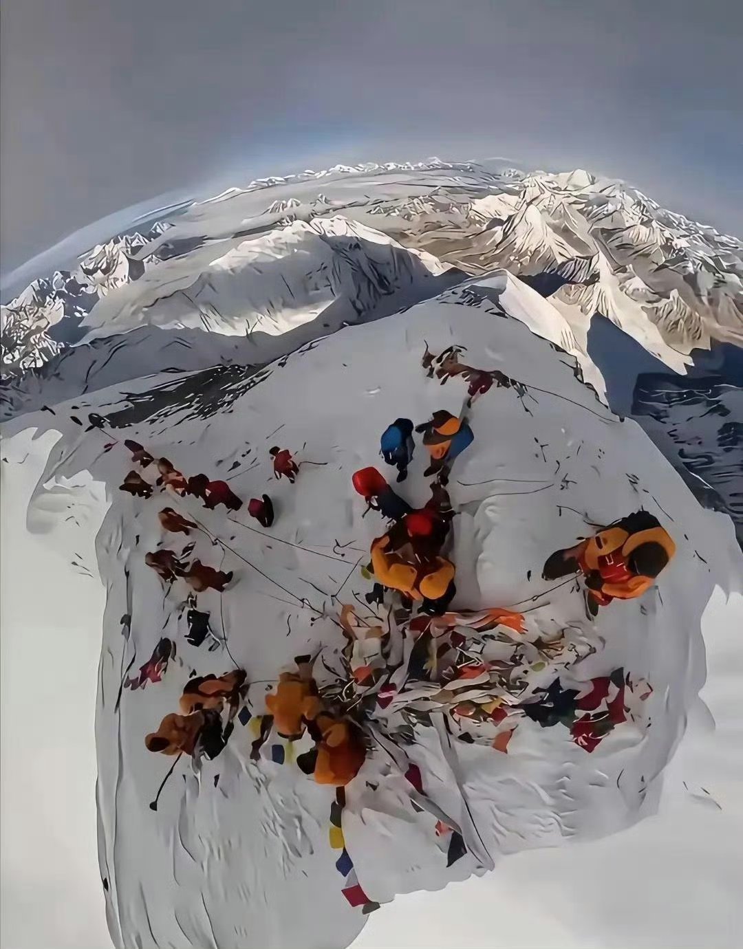 这就是珠穆朗玛峰的峰顶？这么看地球确实是圆的