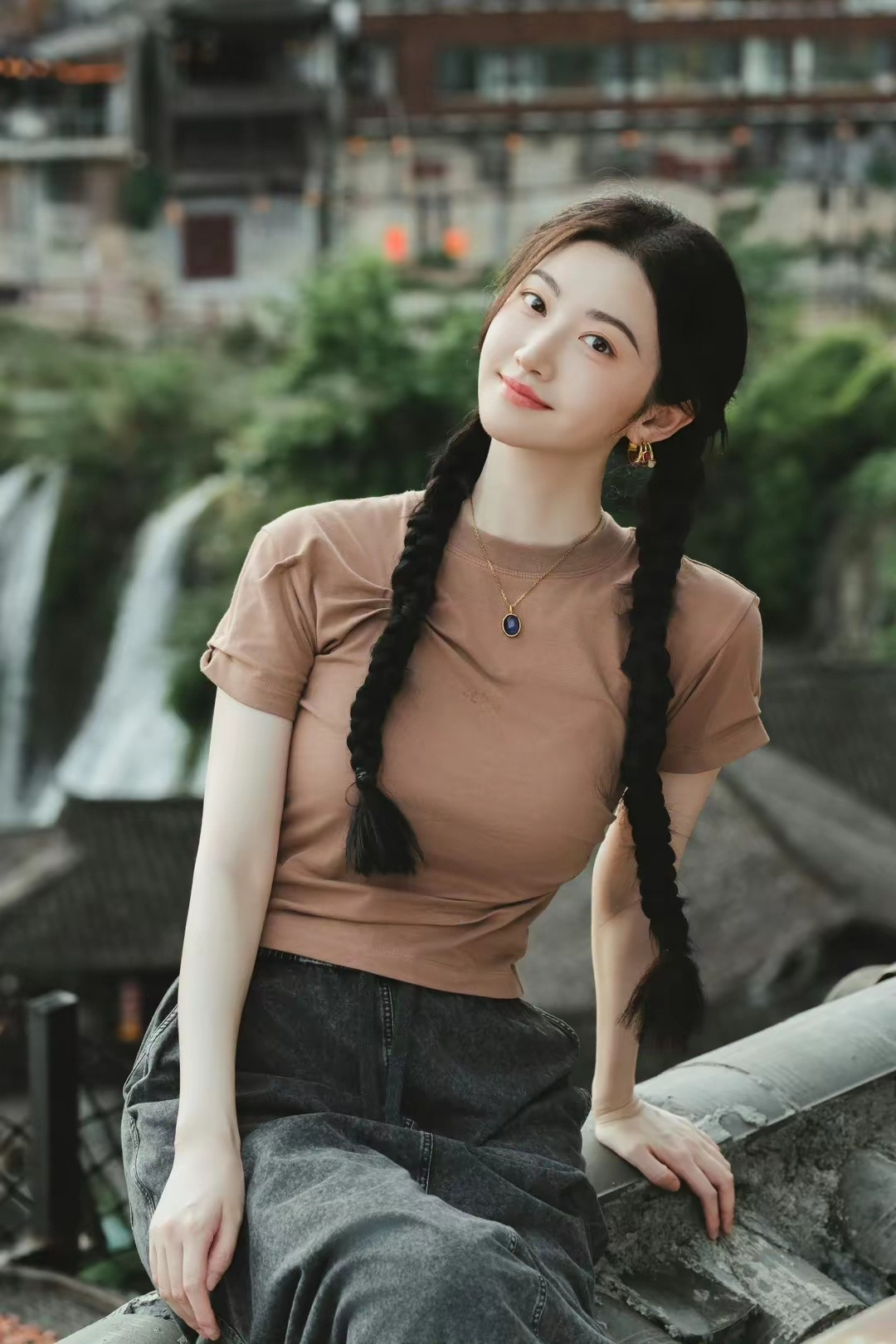 景甜胶原蛋白满满，少女感十足。​​​