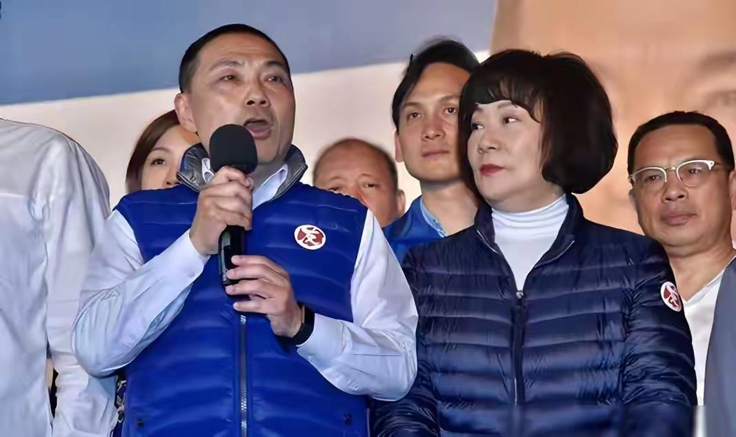 国民党内这出“清剿大戏”，开头直接炸了——郑丽文要拿侯友宜开刀！蓝白配刚谈出点动