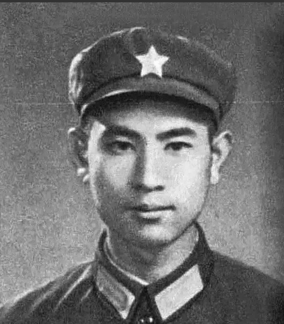 1979年，罗正和在攻打越军火力点时，枪突然卡克了，情急之下，他徒手抓住敌人滚烫