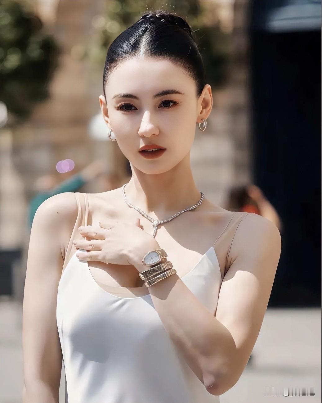 张柏芝这是要起飞啊！最近一连串动作，真的让人重新认识了这个女人。谢贤离世