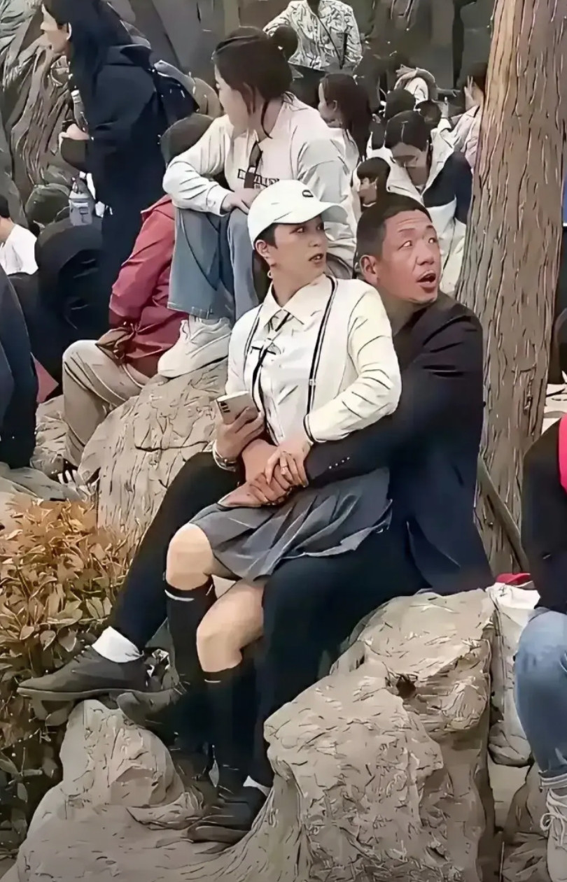 朋友爬山，他说他拍的。。。