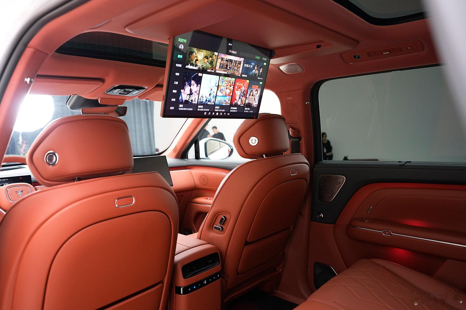 小鹏GX、零跑D19、智己LS8都出手了，接下来要看岚图泰山X8，这车我们拍过了