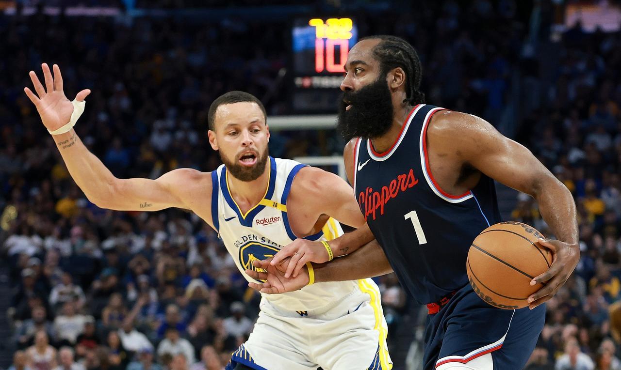 最终发现库里才是真正的王者,离开了库里的克莱-汤普森真不行,多场7投1中,他的三