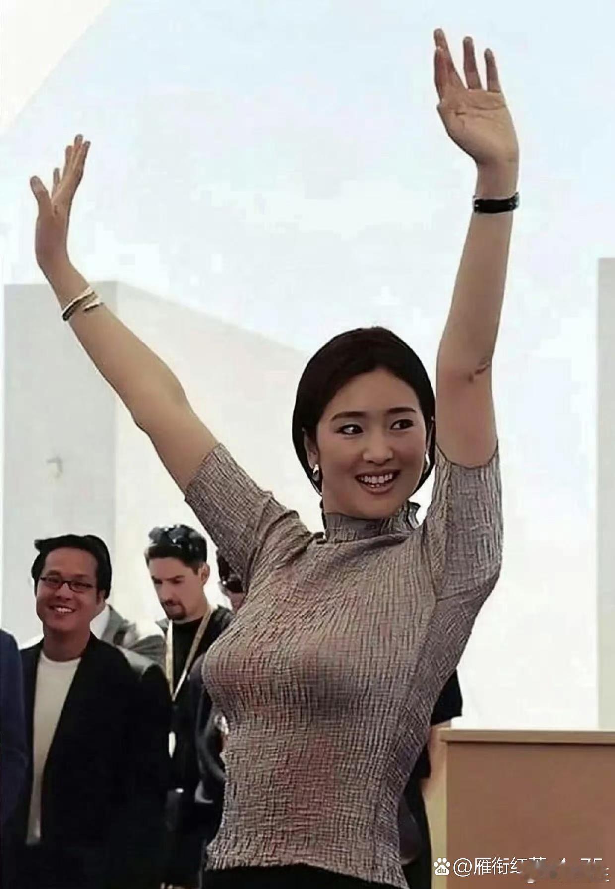 巩俐年轻时那颜值身材，老带劲了