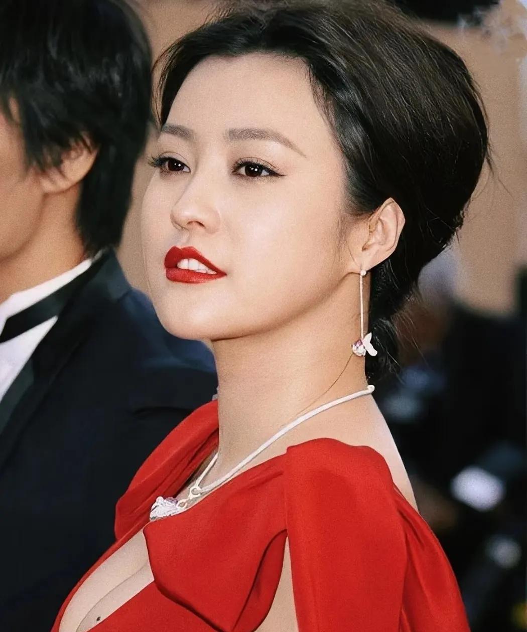 难怪郝蕾这么刚不查不知道一查吓一跳郝蕾出生在吉林，妥妥的东北女人，嘎嘎生