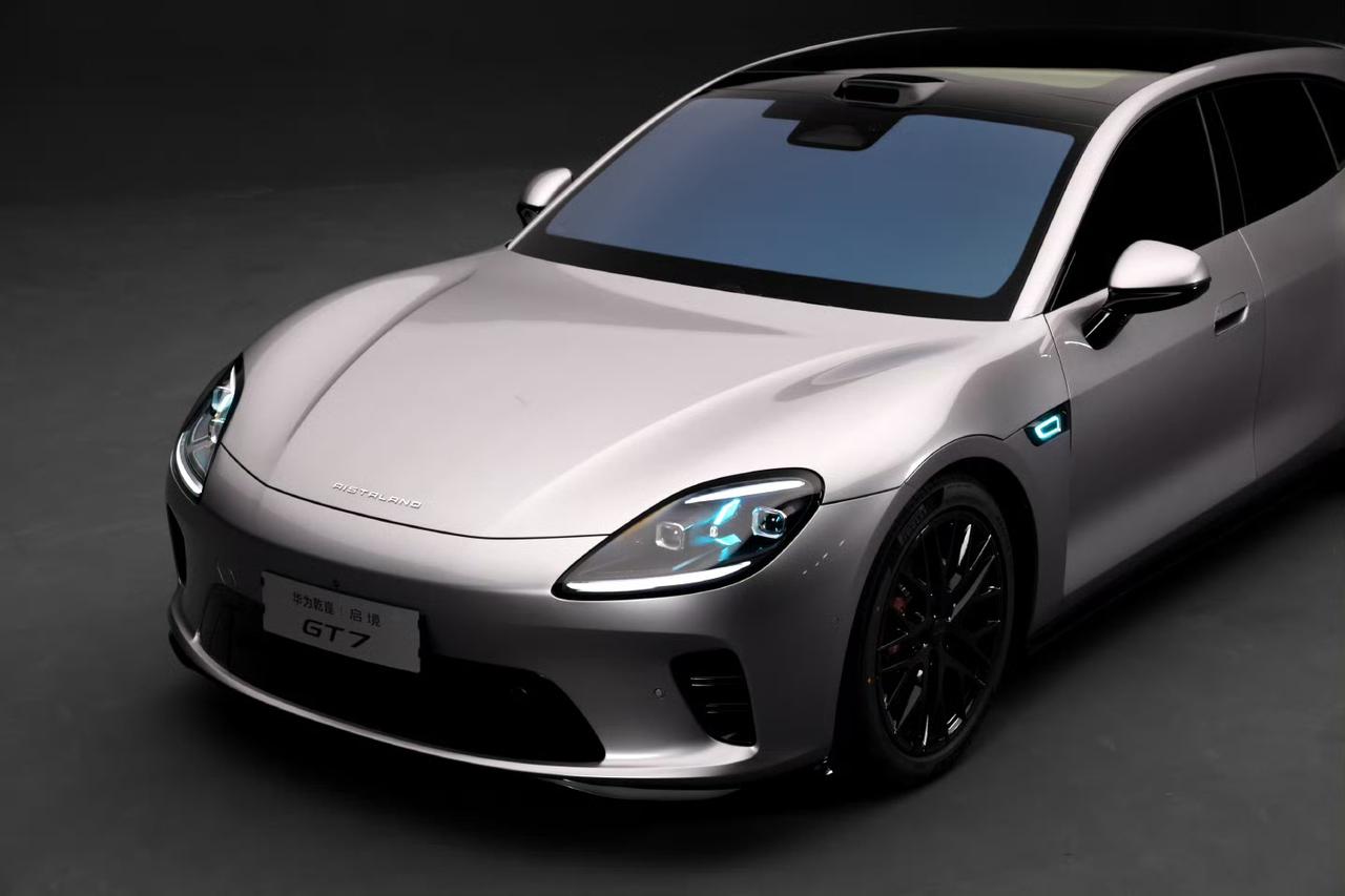 启境gt7终于亮相了，其实从之前的伪装图爆料来看，大家其实都已经知道这款车是