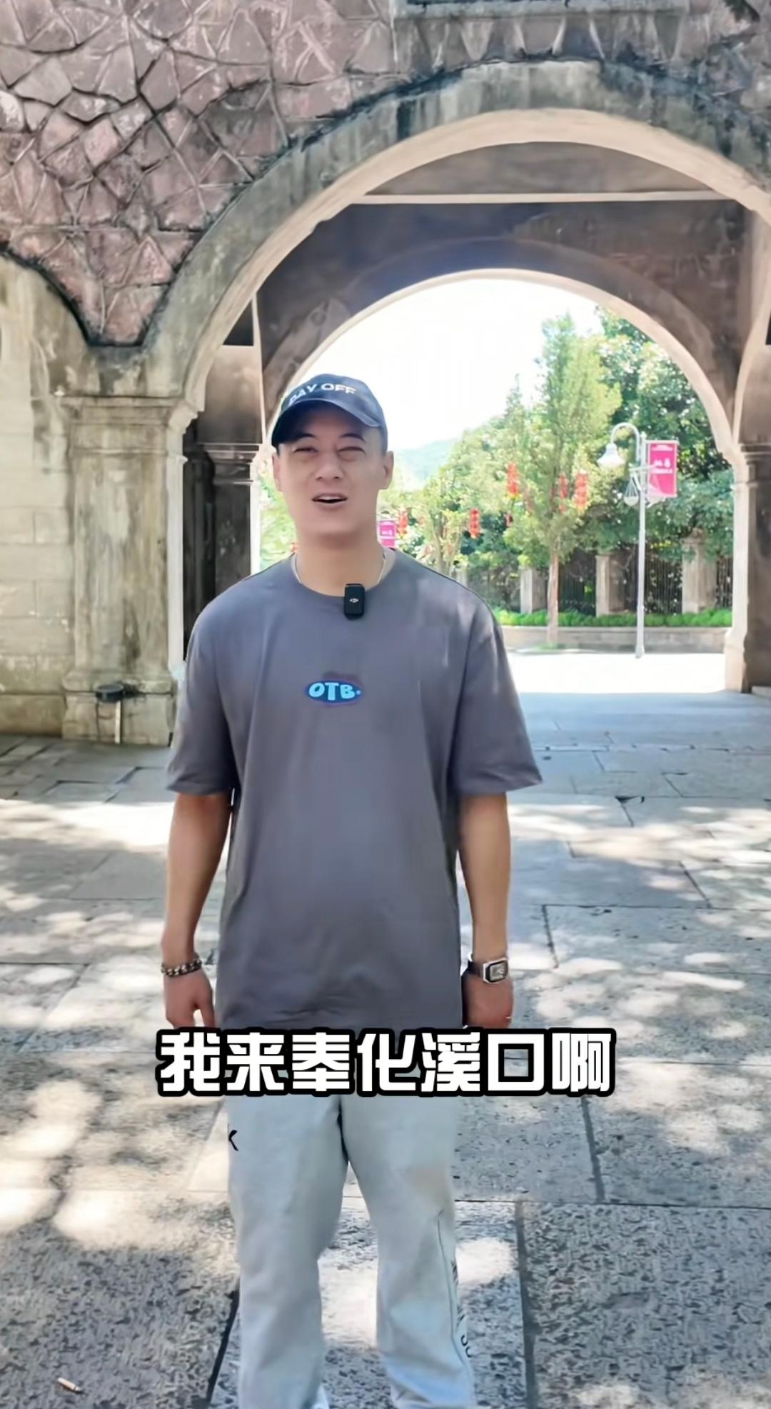 同样作为蒋家后人，我比较喜欢蒋友青，而不喜欢蒋万安。蒋友青选择来大陆扎根，开启