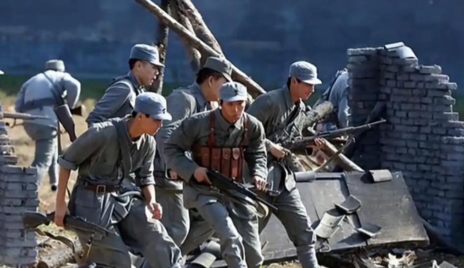 1943年，八路军正在山沟里开秘密会议，一个卖炭的老人挑着担子路过，只看了一眼
