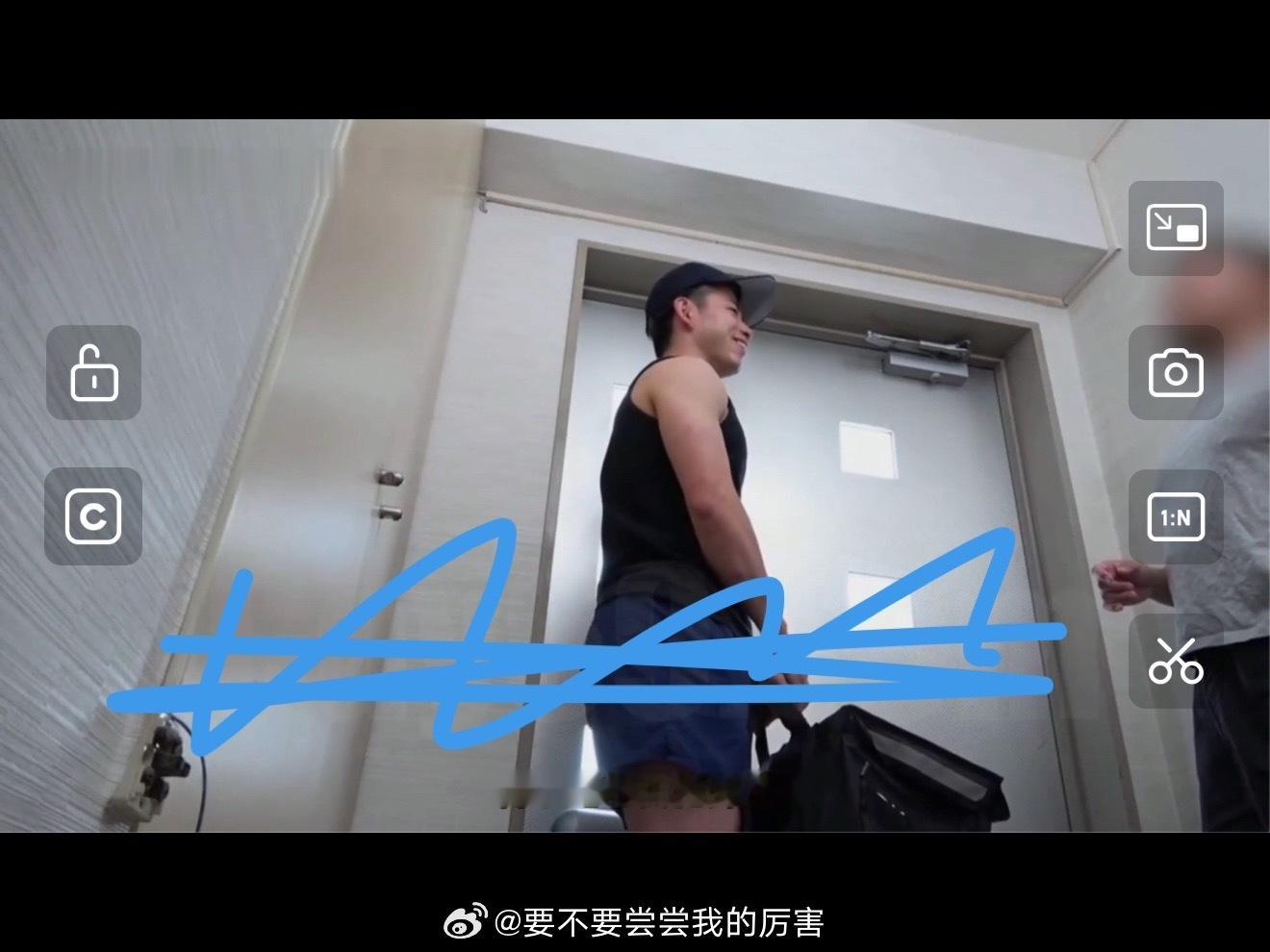 bl🍚肌肉男天菜直男极品身材配送员给路过的兄弟大秀身材​​​