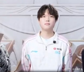 Bin回应腹肌练得怎么样了bin抱大腿不比369jkl猛？369和jkl和左手